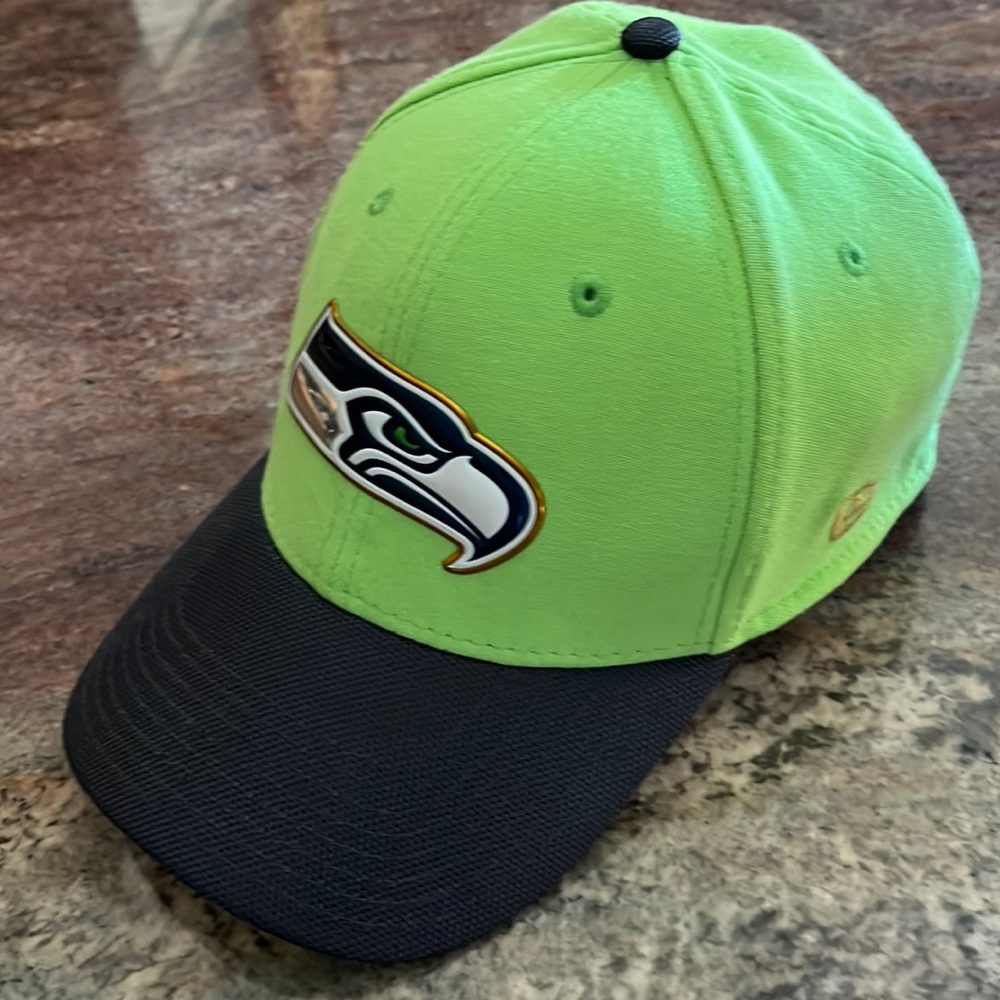 EUC Seattle Seahawks New Era 39Thirty Hat